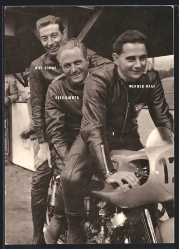 AK Spitzenfahrer des NSU-Rennstalls Werner Haas, Otto Daiker und Bill Lomas auf einem Motorrad