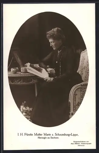 Foto-AK Fürstin Mutter Marie zu Schaumburg-Lippe, Herzogin zu Sachsen