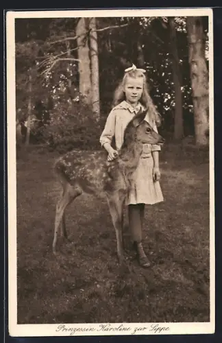 AK Prinzessin Karoline zur Lippe mit einem Rehkitz
