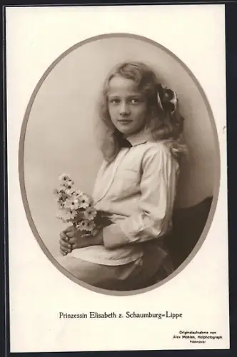 AK Prinzessin Elisabeth von Schaumburg-Lippe mit Blumenstrauss