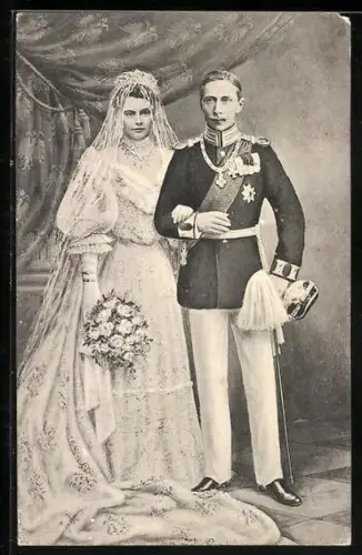 AK Kronprinz Wilhelm von Preussen in Uniform Arm in Arm mit seiner Gemahlin im Brautkleid