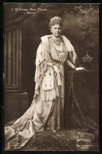 AK I. M. Königin Maria Therese von Bayern im Hermelin