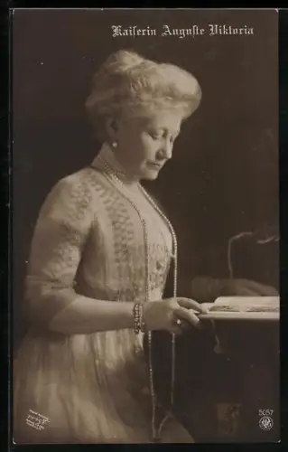 AK Kaiserin Auguste Victoria, Portrait mit Hochsteckfrisur