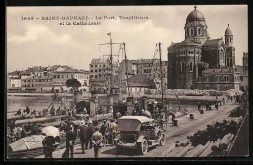 AK Saint-Raphael, Le Port, Torpilleurs et la Cathédrale