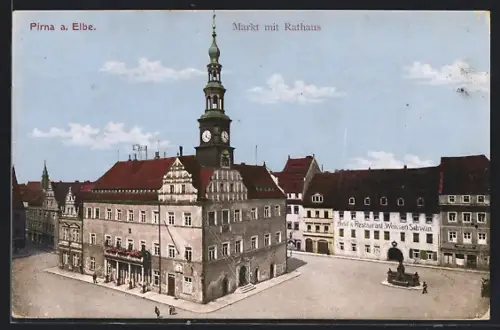 AK Pirna a. Elbe, Markt mit Rathaus, Hotel Restaurant Weisser Schwan, Brunnen