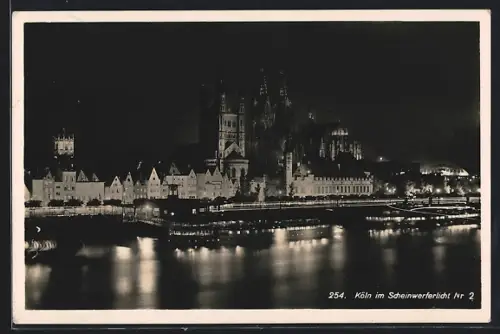AK Köln, Nachtaufnahme im Scheinwerferlicht