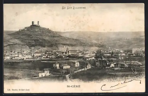 AK St-Céré, Vue panoramique sur la ville et les ruines au sommet de la colline