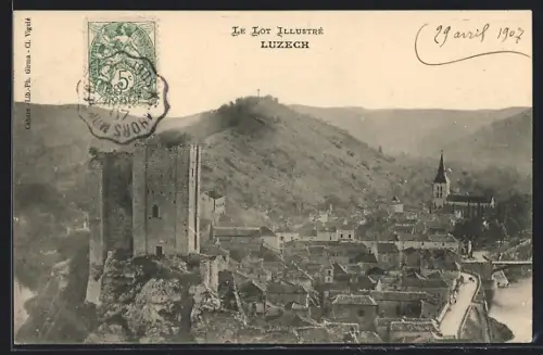 AK Luzech, Vue sur la ville et les collines environnantes