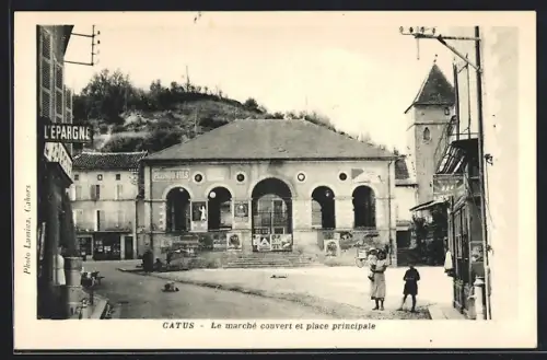 AK Catus, Le marché couvert et place principale