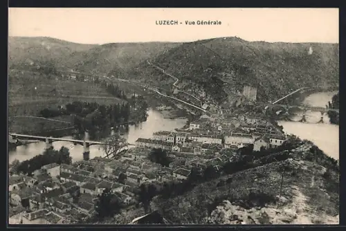 AK Luzech, Vue Générale du village avec rivière et collines environnantes