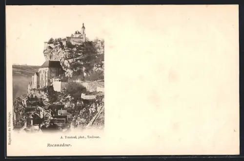 AK Rocamadour, Vue de la cité médiévale sur la falaise