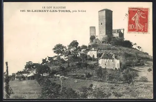 AK St-Laurent-les-Tours, Vue du village et des tours fortifiées sur la colline