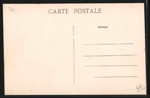 AK Gramat /Lot, Place du Champ-de-Foire avec passants et bâtiments historiques