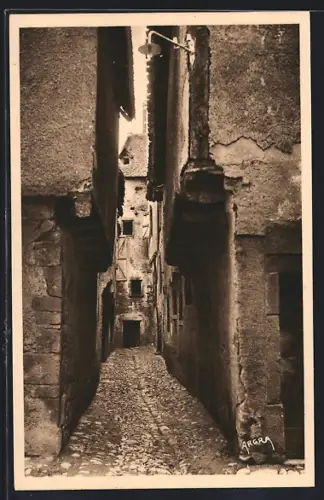 AK Saint-Céré, Étroit passage dans la vieille ville