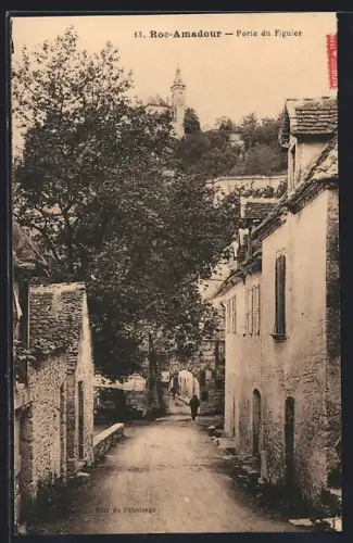 AK Rocamadour, Porte du Figuier et vue sur la chapelle en arrière-plan