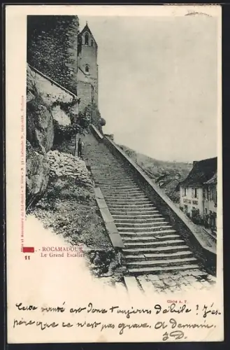 AK Rocamadour, Le Grand Escalier et l`église surplombant le village