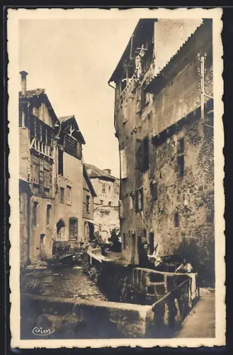 AK Figeac /Lot, Rue du Canal avec maisons anciennes et canal pittoresque