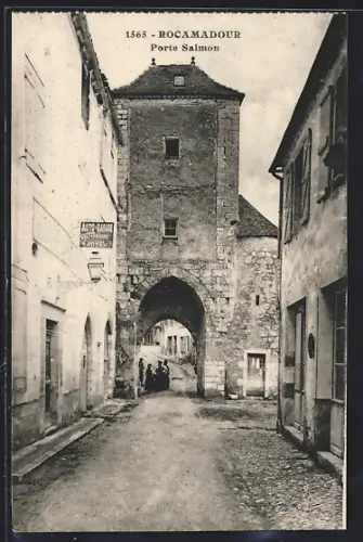 AK Rocamadour, Porte Salmon et rue animée adjacente
