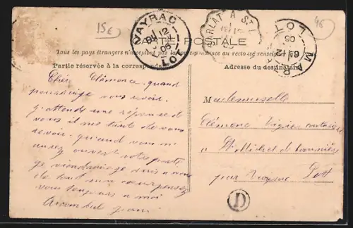 AK Creysse, Place de la Halle avec des habitants et arbres ombragés