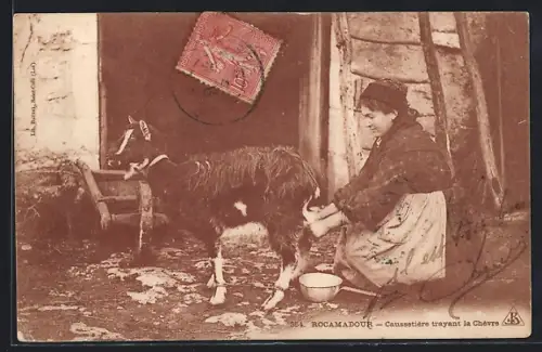 AK Rocamadour, Caussière trayant la chèvre