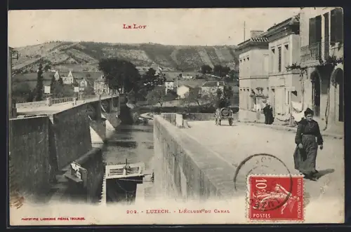 AK Luzech, L`écluse du canal et vue sur les collines environnantes