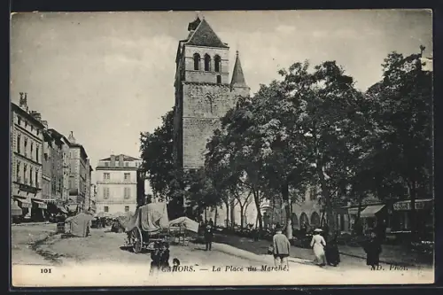 AK Cahors, La Place du Marché avec tour et passants animés