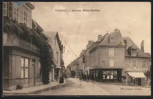 AK Vayrac, Avenue Henri-Barbier avec boutiques et café