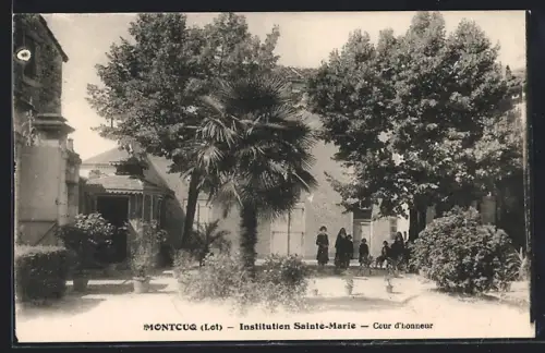AK Montcuq /Lot, Institution Sainte-Marie, Cour d`honneur