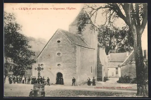 AK Gigouzac, L`église et assemblée de villageois devant le bâtiment