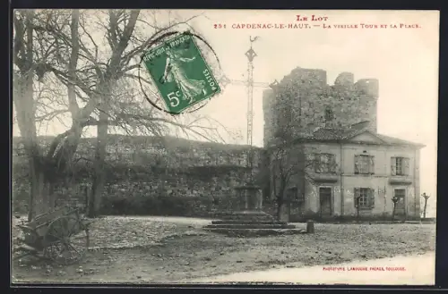 AK Capdenac-le-Haut, La vieille Tour et la Place
