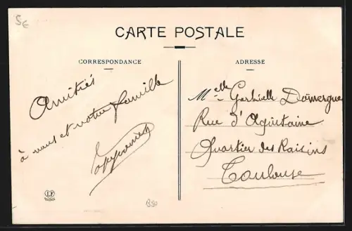 AK Capdenac-le-Haut, La vieille Tour et la Place