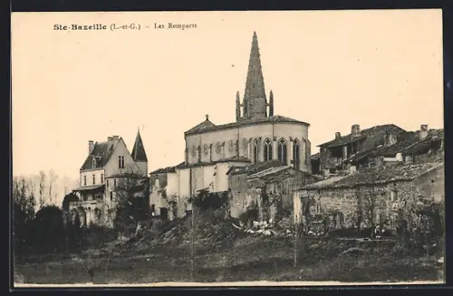 AK Ste-Bazeille /L.-et-G., Les Remparts et l`église au coeur du village