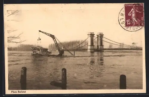 AK Marmande /L.-et-G., Les Inondations 1930, Le Pont et grue sur la rivière en crue