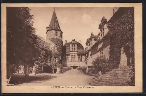 AK Lauzun, Château, Cour d`Honneur
