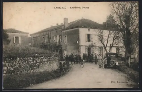 AK Ladignac, Entrée du Bourg avec habitants et voiture d`époque