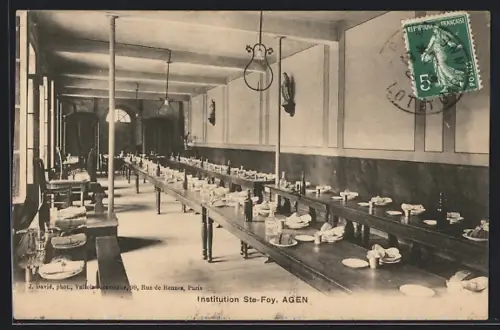 AK Agen, Salle à manger de l`Institution Ste-Foy avec tables dressées