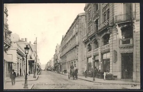 AK Agen, Grand Boulevard de la République avec passants et calèches