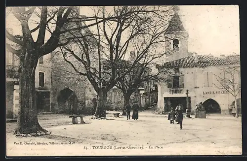 AK Tournon /Lot-et-Garonne, La Place