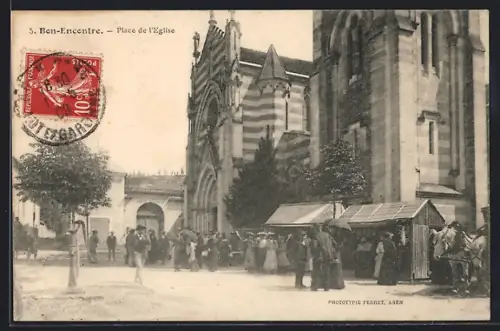 AK Bon-Encontre, Place de l`Église avec foule rassemblée devant l`église