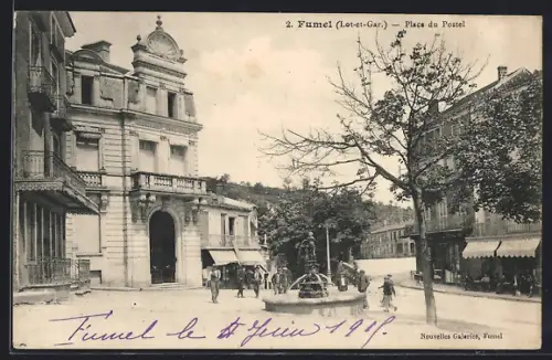 AK Fumel /Lot-et-Gar., Place du Postel avec fontaine et bâtiments historiques