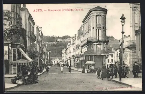 AK Agen, Boulevard Président Carnot avec passants et bâtiments historiques