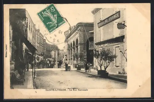 AK Sainte-Livrade, La Rue Nationale avec Hôtel de France et passants animés