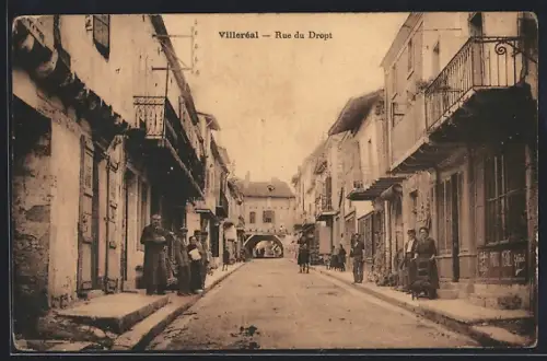 AK Villeréal, Rue du Dropt animée avec habitants et architecture traditionnelle