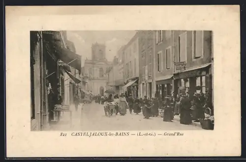 AK Casteljaloux-les-Bains /Lot-et-G., Grand`Rue animée avec commerces et passants