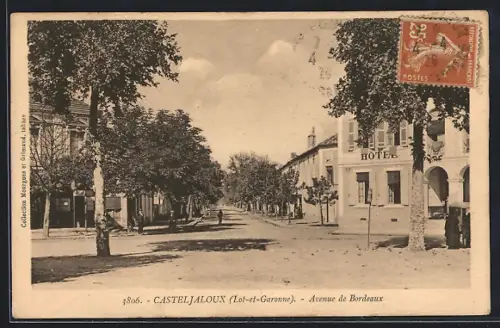 AK Casteljaloux /Lot-et-Garonne, Avenue de Bordeaux avec hôtel et arbres alignés