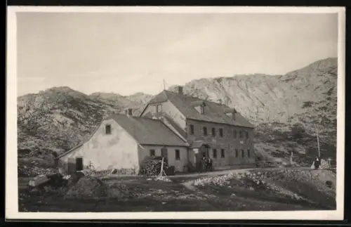 AK Schiestlhaus, Paar vor der Hütte