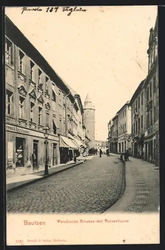 AK Bautzen, Wendische Strasse mit Geschäften und Pulverturm