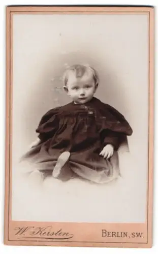 Fotografie W. Kersten, Berlin, Krausen-Strasse 35, Porträt eines kleinen Kindes