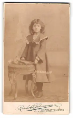 Fotografie Reinhold Schumann, Charlottenburg, Wilmersdorferstr. 57, Porträt eines jungen Mädchens