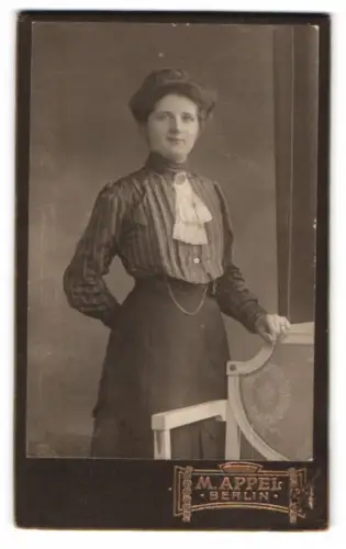 Fotografie M. Appel, Berlin, Neue Königstr. 1, Porträt einer Dame